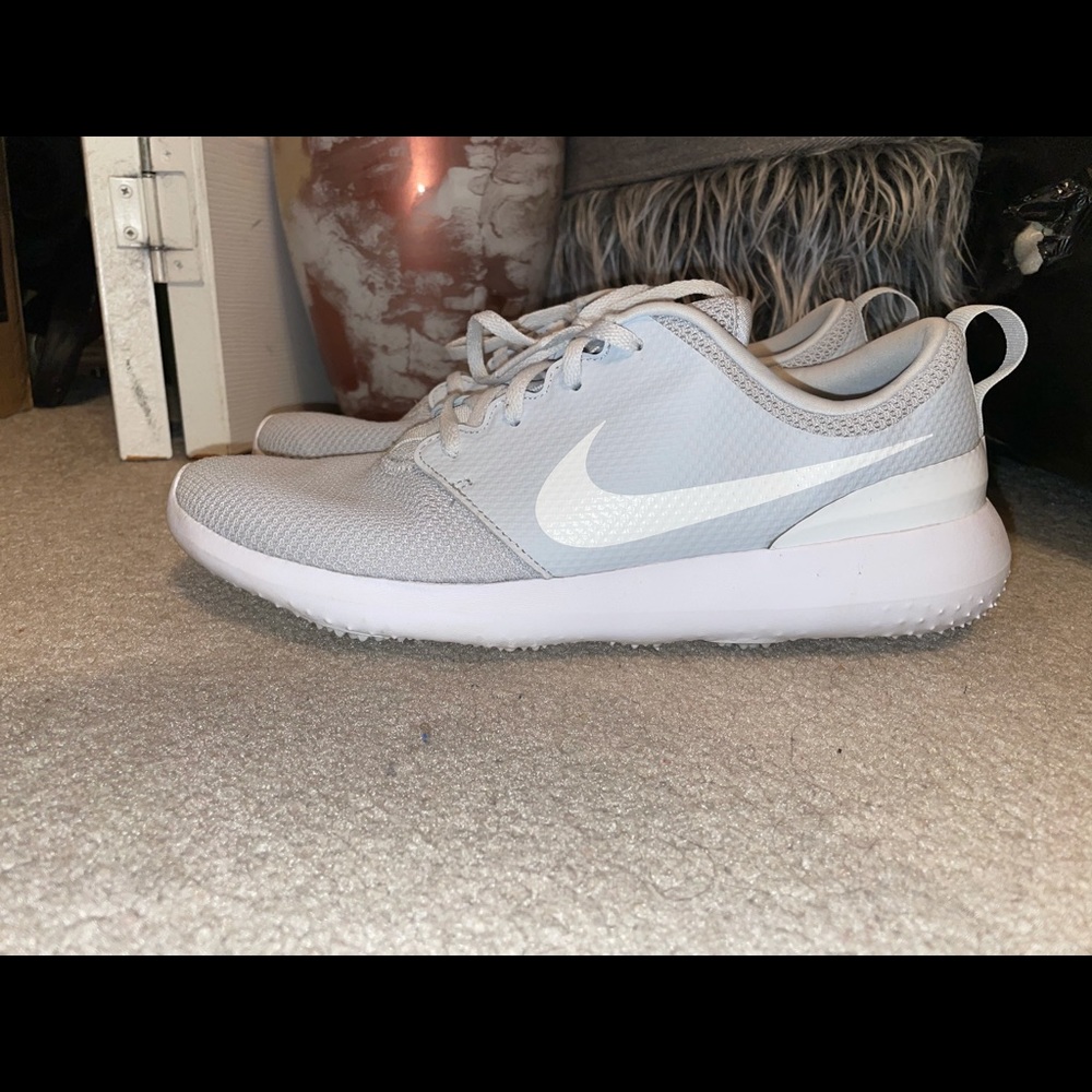 Nike tennis shoes